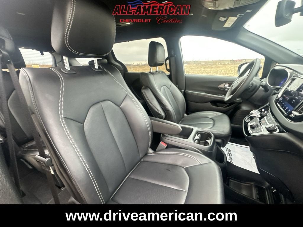 2025 Chrysler Pacifica Select