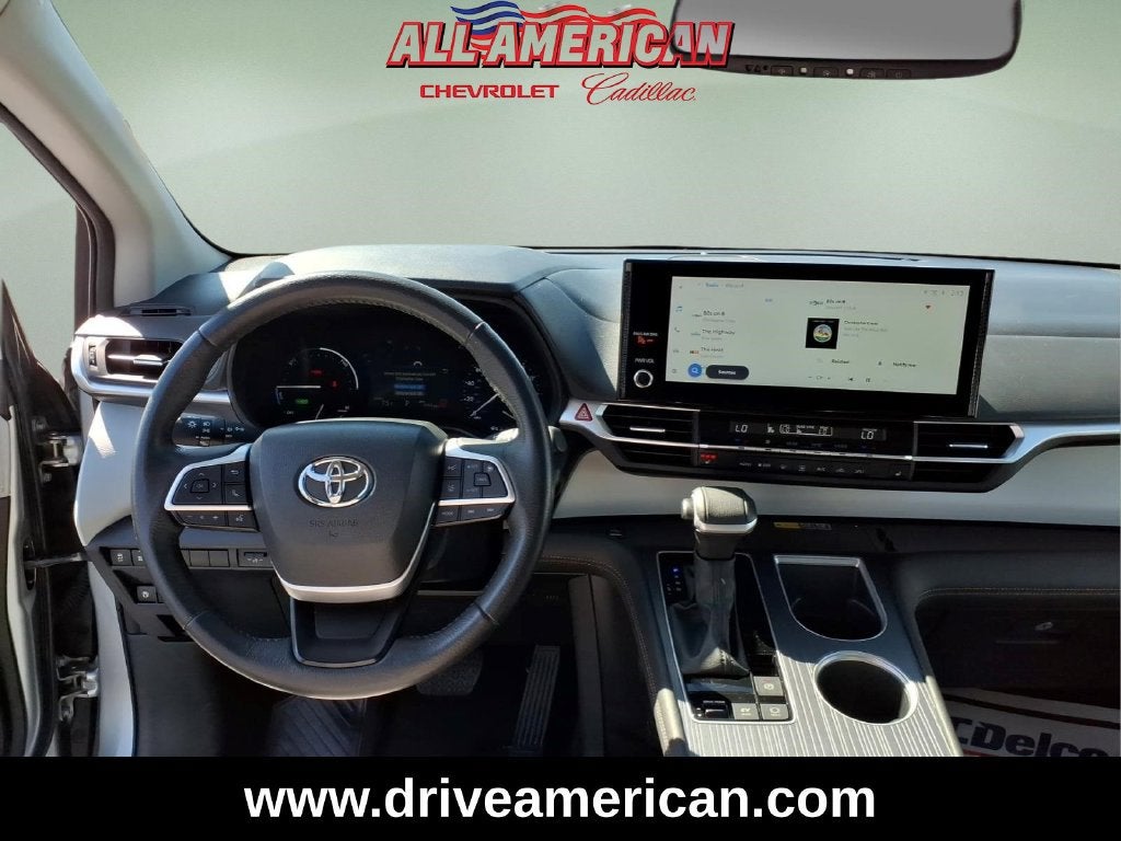 2025 Toyota Sienna XLE