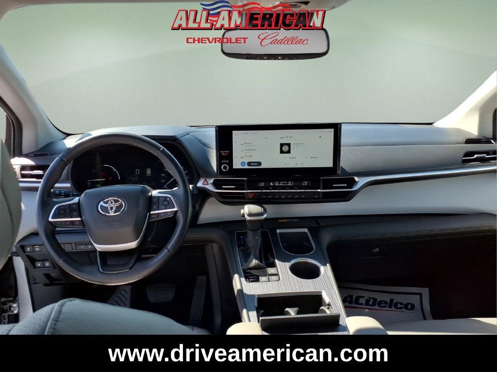 2025 Toyota Sienna XLE