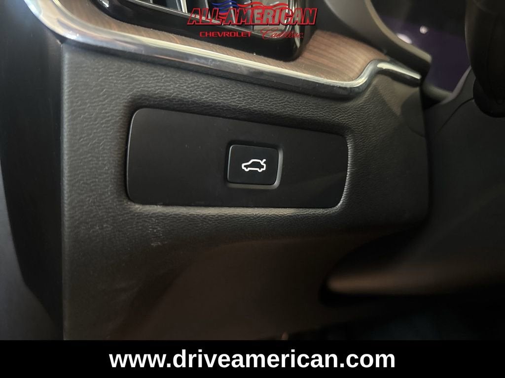 2024 Volvo XC60 Plus Dark Theme