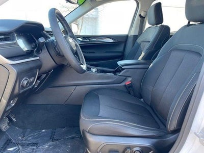 2023 Jeep Grand Cherokee Laredo 4x4