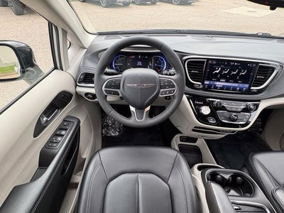 2024 Chrysler Pacifica Hybrid Select