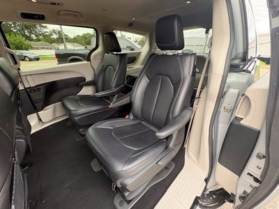 2024 Chrysler Pacifica Hybrid Select