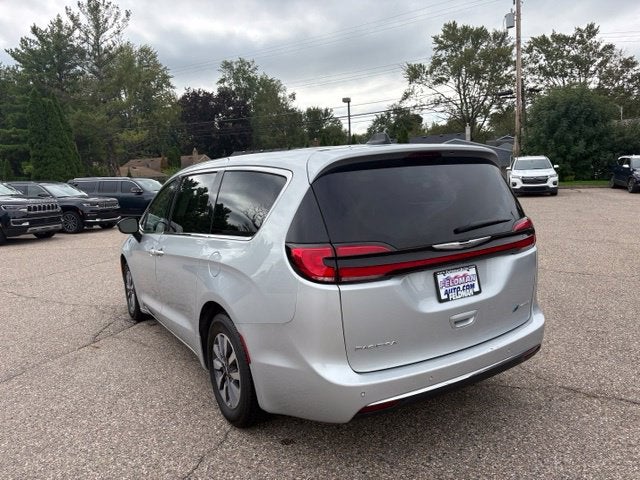 2024 Chrysler Pacifica Hybrid Select