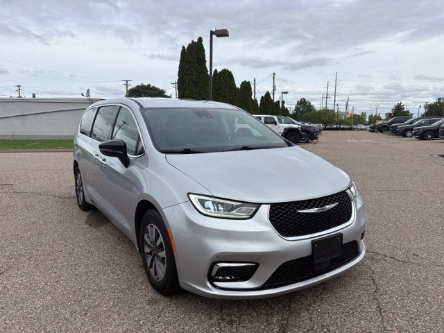 2024 Chrysler Pacifica Hybrid Select