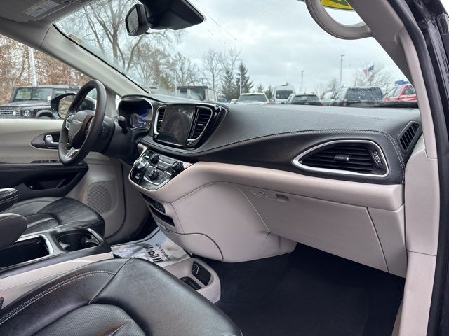 2024 Chrysler Pacifica Hybrid Select