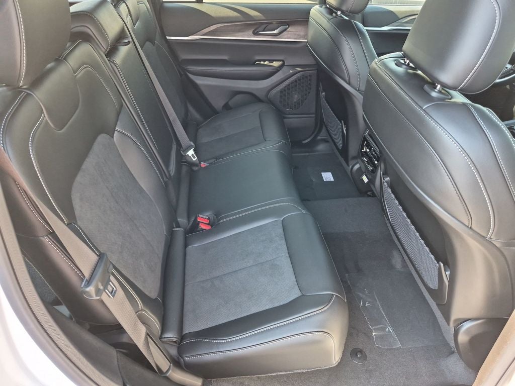 2026 Jeep Grand Cherokee Altitude