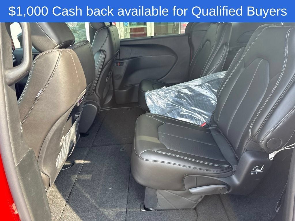 2027 Chrysler Pacifica Select