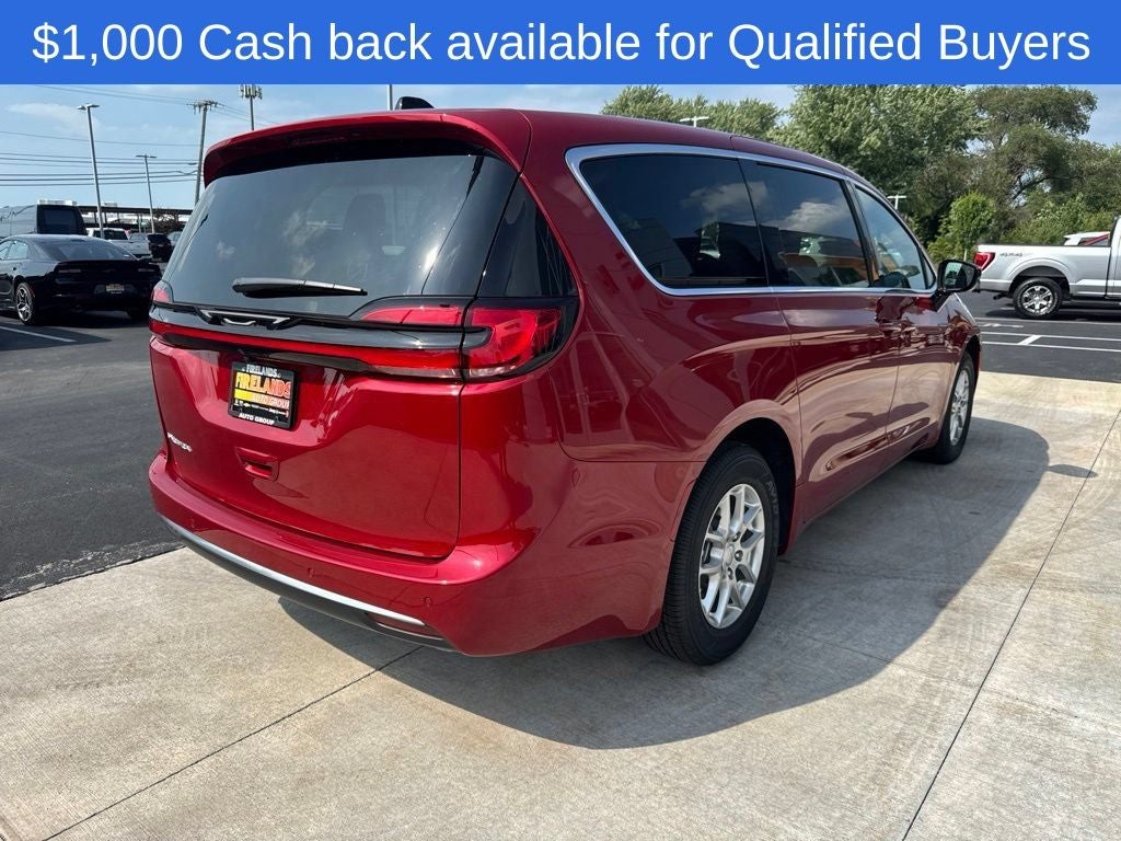 2027 Chrysler Pacifica Select