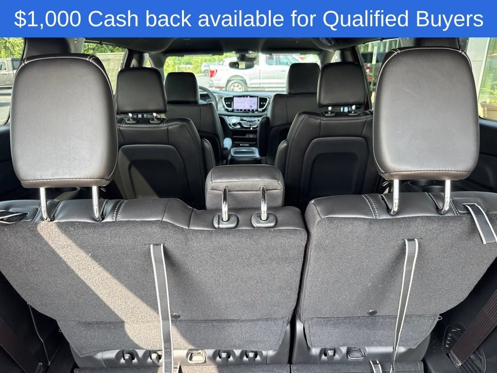 2027 Chrysler Pacifica Select