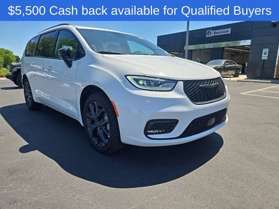 2026 Chrysler Pacifica Select