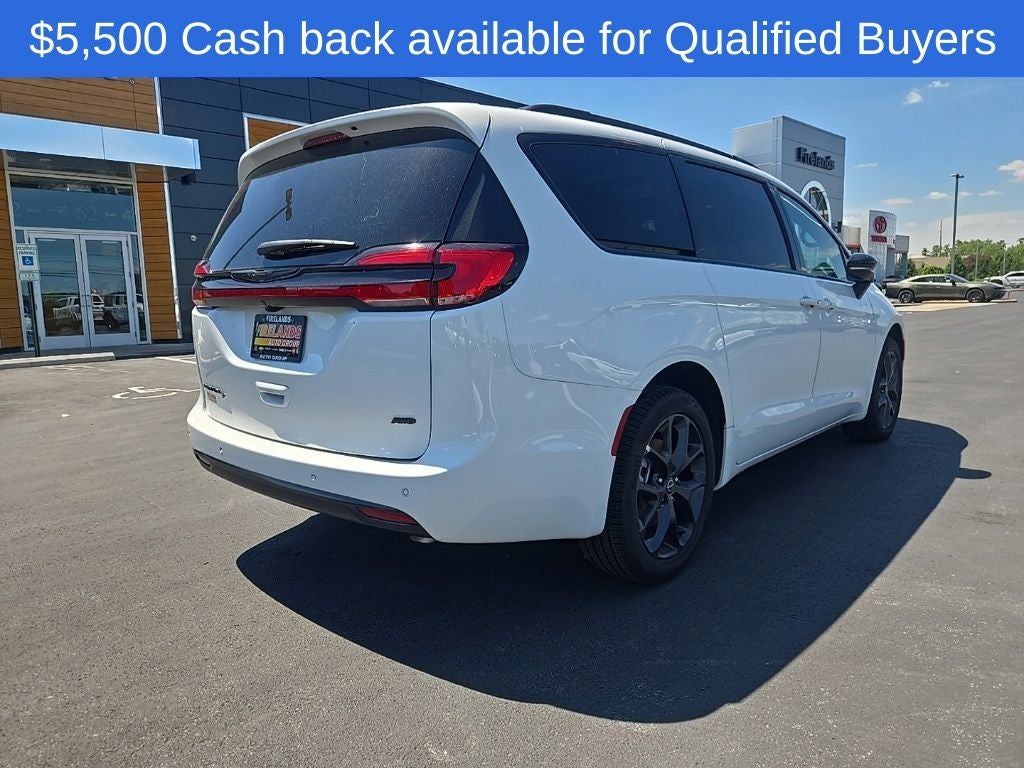 2026 Chrysler Pacifica Select