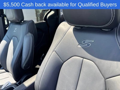 2026 Chrysler Pacifica Select