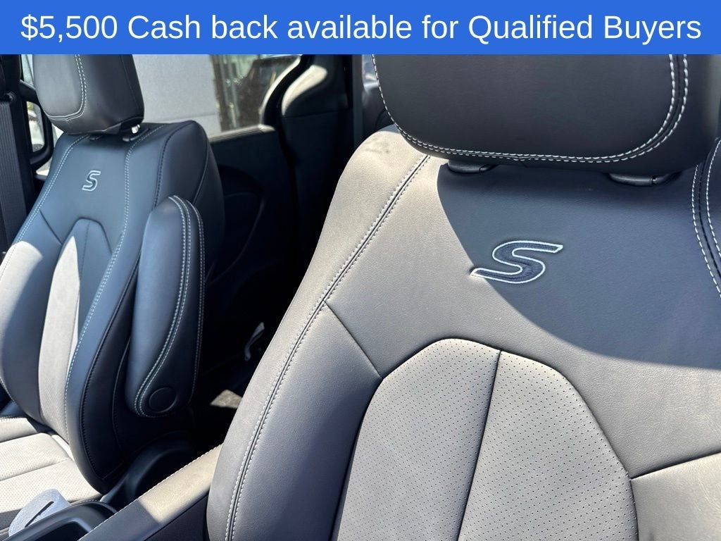 2026 Chrysler Pacifica Select