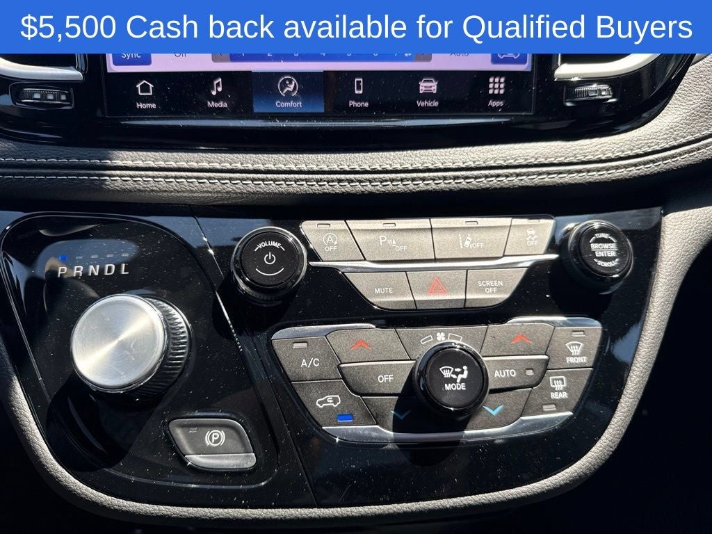 2026 Chrysler Pacifica Select