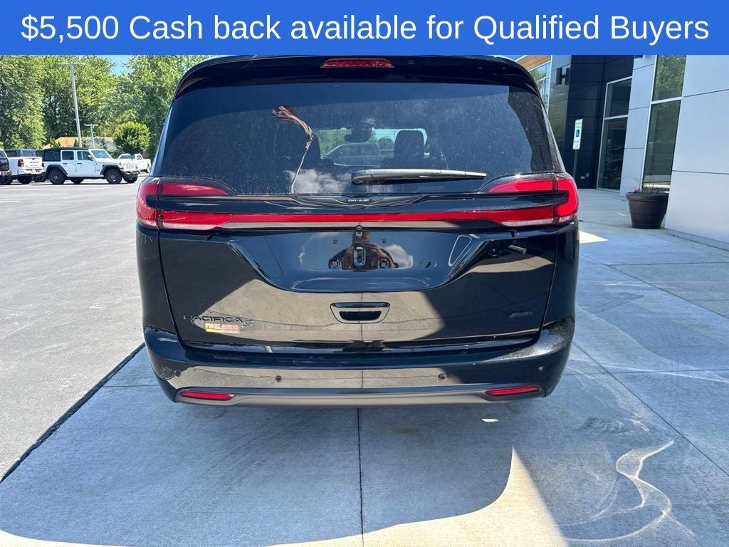 2026 Chrysler Pacifica Select