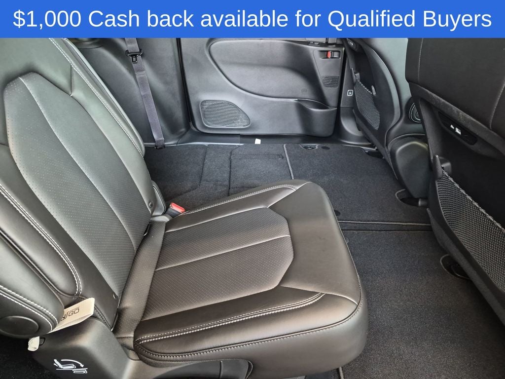 2027 Chrysler Pacifica Select