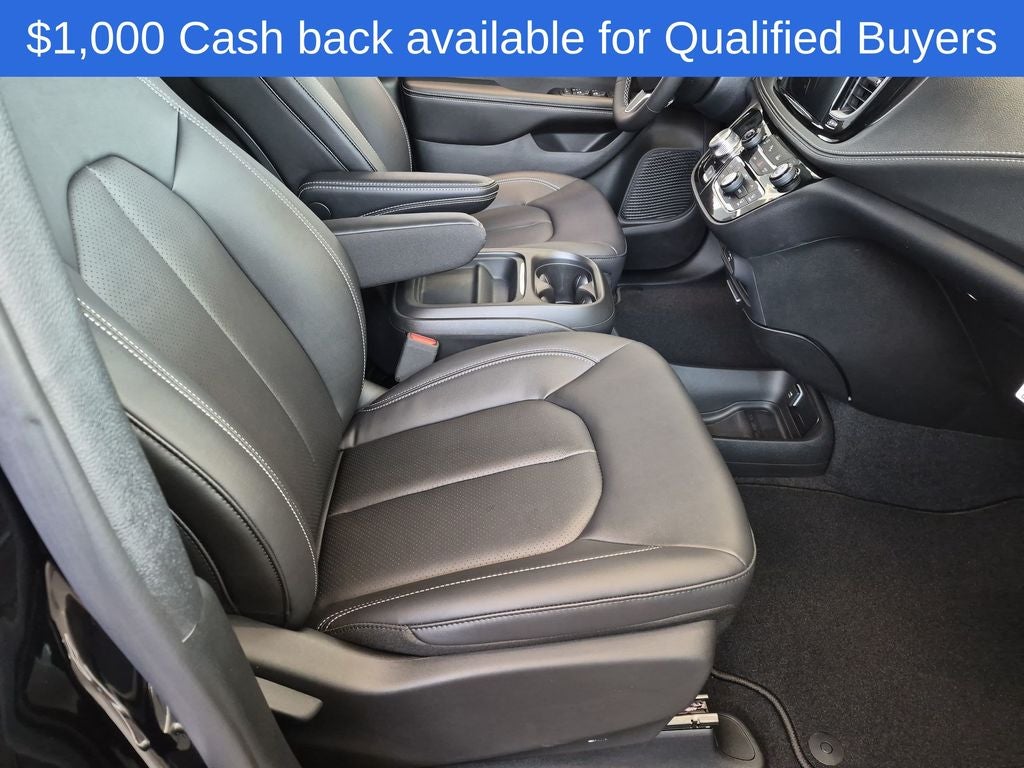 2027 Chrysler Pacifica Select