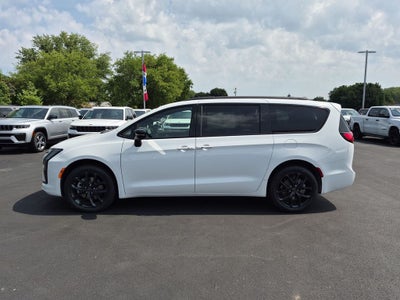 2027 Chrysler Pacifica Limited