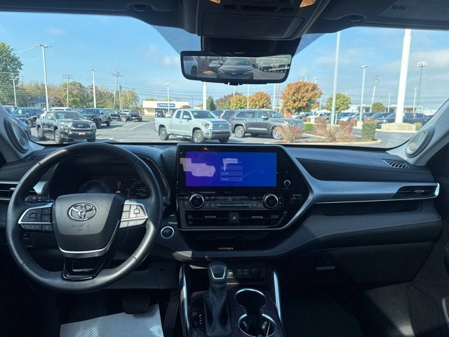 2025 Toyota Highlander Hybrid Platinum