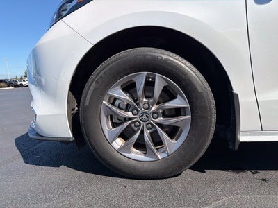 2023 Toyota Sienna XLE 8 Passenger