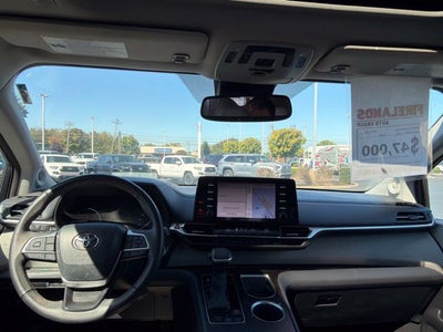 2023 Toyota Sienna XLE 8 Passenger