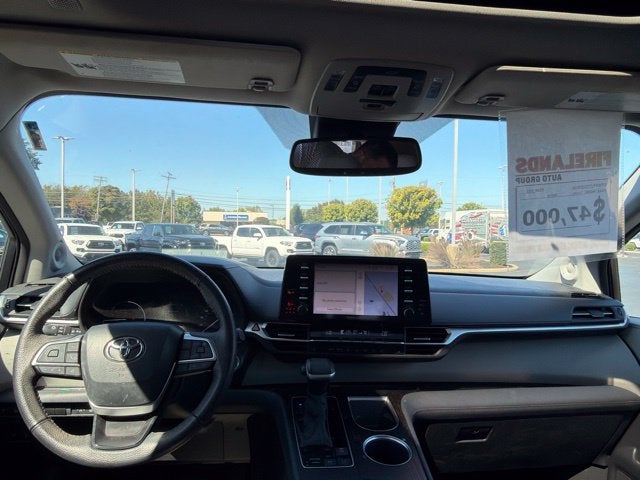 2023 Toyota Sienna XLE 8 Passenger