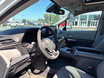 2023 Toyota Sienna XLE 8 Passenger