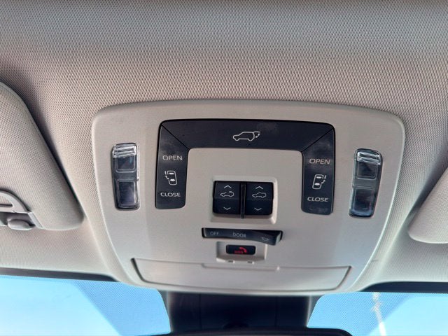 2023 Toyota Sienna XLE 8 Passenger