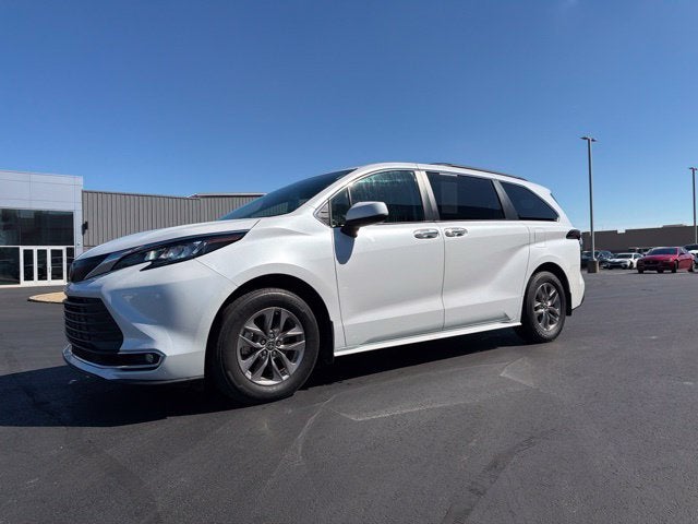 2023 Toyota Sienna XLE 8 Passenger