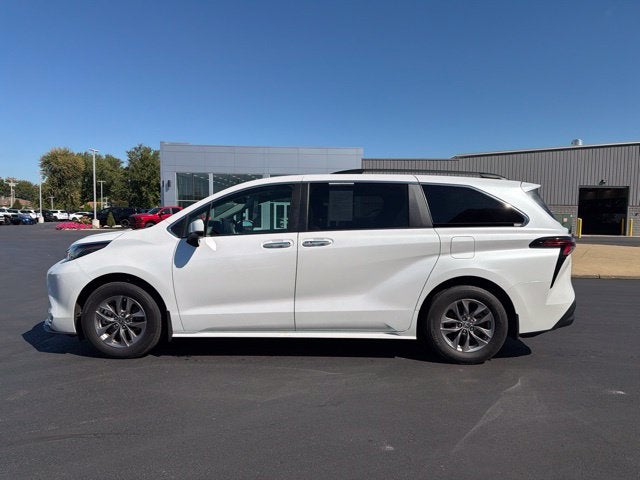 2023 Toyota Sienna XLE 8 Passenger