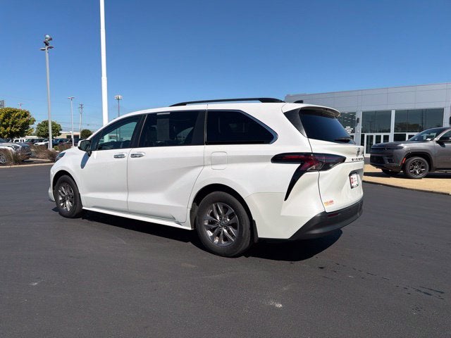 2023 Toyota Sienna XLE 8 Passenger
