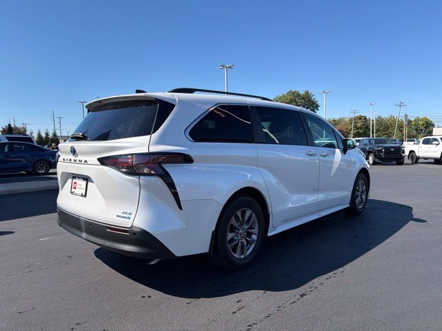 2023 Toyota Sienna XLE 8 Passenger