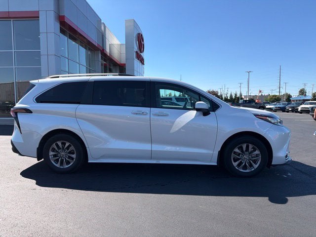 2023 Toyota Sienna XLE 8 Passenger