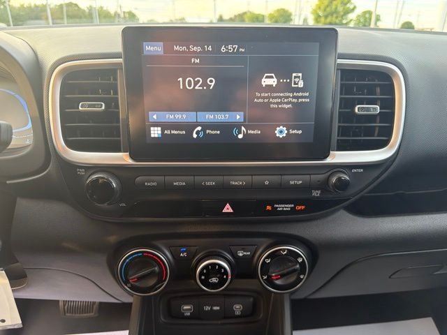 2023 Hyundai Venue SE