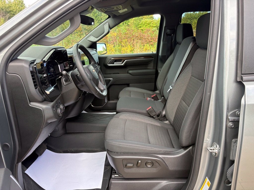 2025 Chevrolet Silverado 1500 LT LT1