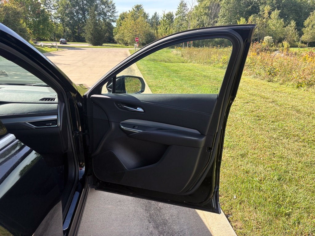 2023 Cadillac XT4 Premium Luxury