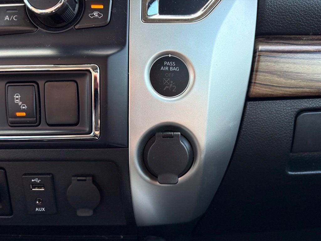 2017 Nissan Titan SL