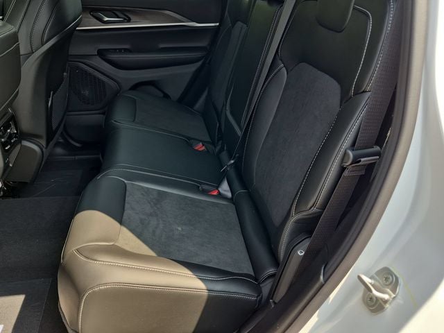 2026 Jeep Grand Cherokee Altitude