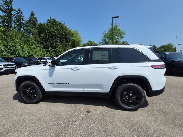 2026 Jeep Grand Cherokee Laredo Altitude