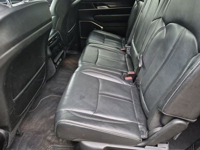 2023 Jeep Wagoneer Base
