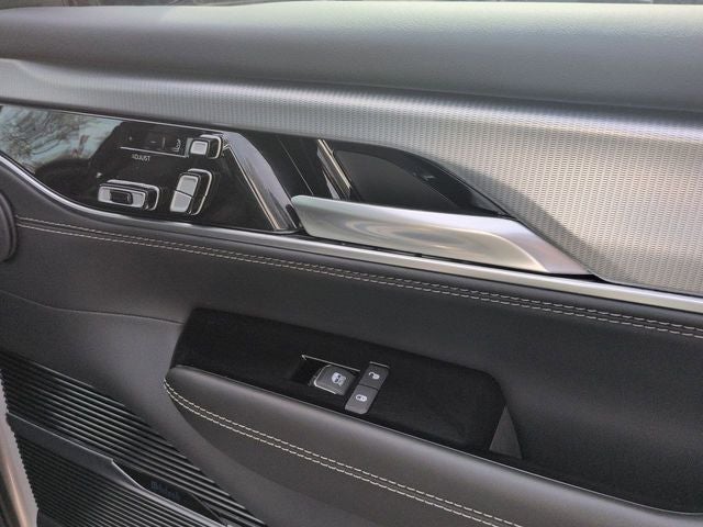 2023 Jeep Grand Wagoneer Base