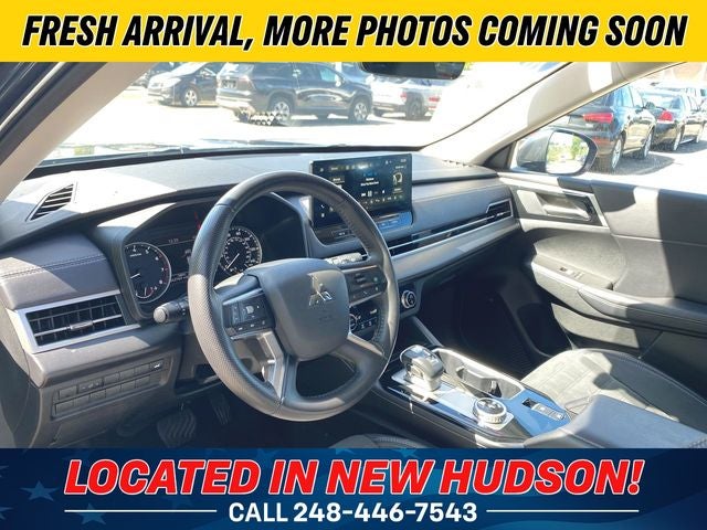 2025 Mitsubishi Outlander SE