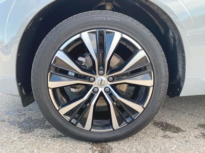 2025 Volvo XC60 B5 Plus