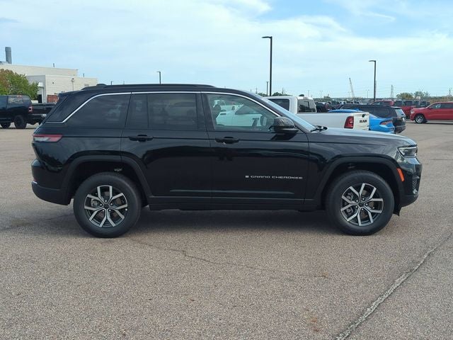 2027 Jeep Grand Cherokee GRAND CHEROKEE LAREDO X 4X4