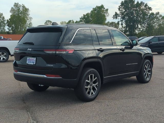 2027 Jeep Grand Cherokee GRAND CHEROKEE LAREDO X 4X4