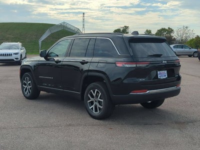 2027 Jeep Grand Cherokee GRAND CHEROKEE LAREDO X 4X4