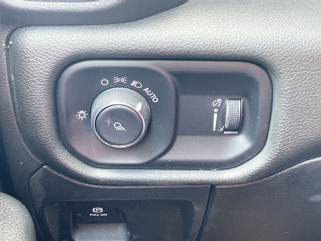 2023 RAM 1500 Big Horn Crew Cab 4x4 5'7' Box