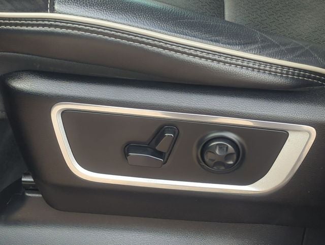 2019 RAM 1500 Laramie Crew Cab 4x4 5'7' Box