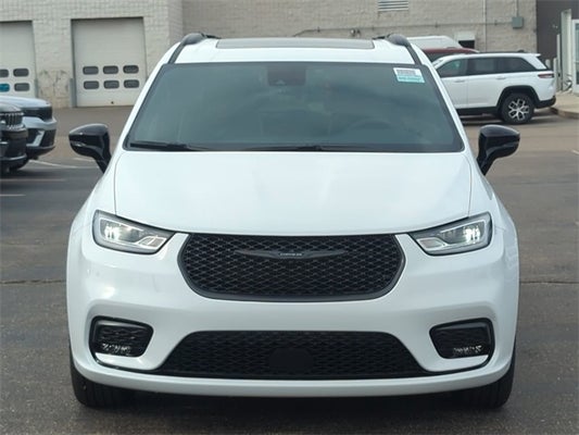2024 Chrysler Pacifica PACIFICA LIMITED in Woodhaven, MI - Feldman Chrysler Dodge Jeep Ram Auto Group